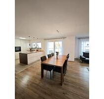 Exklusive 4,5-Zimmer-Wohnung - Balkon, Kaminanschluss, Garage - Öhringen