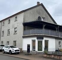 Renditeobjekt in bester Lage (3-Familienhaus + Gewerbe) - Eppelborn