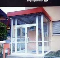Helle Büro-Kanzlei-Therapieräume in Nürnberg mit Parkplätzen
