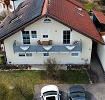 Geräumige helle 3-Zimmer-DG-Wohnung 110 m² in Zweiparteienhaus - Auerbach