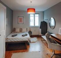 Helles, stilvoll möbliertes 15 qm Zimmer, Maxvorstadt im Dezember - München