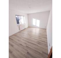 Moderne 52 m²-Wohnung mit Einbauküche, Wanne, Dusche, Waschraum - Hohenstein-Ernstthal