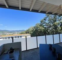 Wohnen mit Anspruch: Überdachte Terrasse, 3 Zimmer, Masterbereich mit eigenem Bad - Deggendorf