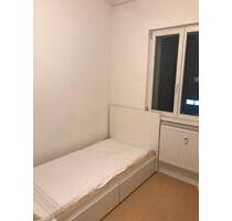 Urlaub Zimmer - 500,00 EUR Kaltmiete, ca.  12,00 m² in Berlin (PLZ: 10249) Friedrichshain-Kreuzberg