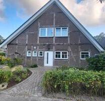 Modernisiertes Einfamilienhaus mit Garten und Schwimmteich - Weyhe