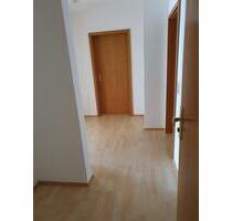 Helle 2 Zimmerwohnung mit Balkon u. Garage in Rimpar