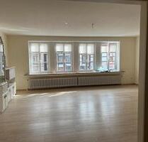 3,5 Zimmer Wohnung, ca. 100 m2-Rintelner Marktplatz zu vermieten.