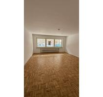 Komfortable 100m³ Erdgeschosswohnung mit neuem Boden - Krefeld