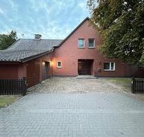 Großzügiges Ein- oder Zweifamilienhaus im Grünen (Raum Nienburg) - Heemsen