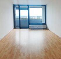 Mit Blick auf Mannheim: Große und helle 2 Zimmer zu vermieten!
