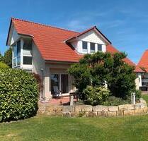 Mieter für ein freistehendes Einfamilienhaus mit schönem Garten - Rodenberg