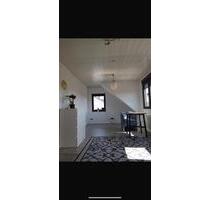 30 qm große Dachgeschosswohnung, 1 Zimmer, Küche, Bad - Langenfeld (Rheinland)