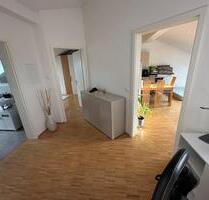 Helle und moderne 2 Zimmer Dachgeschoss Wohnung Göggingen - Augsburg Bergheim