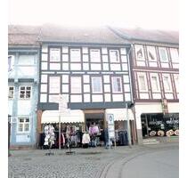 Gepflegte und geräumige Altbauwohnung mit Dachterrasse und PKW Stellplatz direkt in der Innenstadt - Northeim