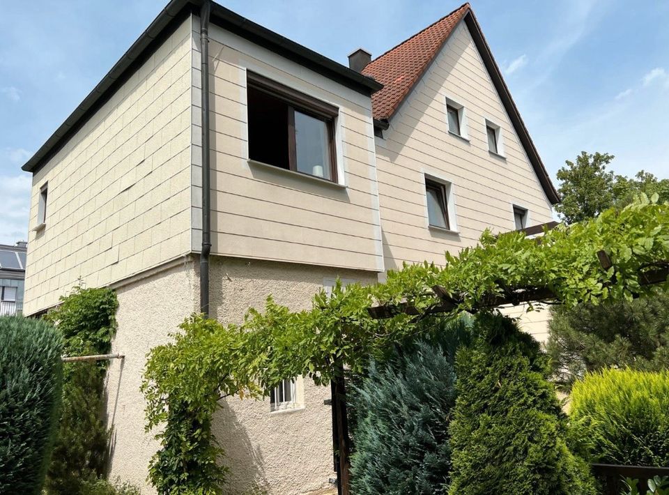 ILIEV IMMOBILIEN: Familienfreundliches & helles Haus mit 3 Wohnungen und großem Südgarten in MÜNCHEN-PASING