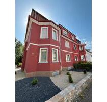 Charmante Dachgeschosswohnung mit Einbauküche & neuem Duschbad – frisch saniert! - Saarbrücken West