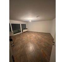 Geräumige 3 Zimmerwohnung mit Balkon und TG-Stellplatz - München Aubing-Lochhausen-Langwied