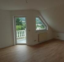 Schöne helle 3-ZKB Wohnung mit Fernblick, gehobene Ausstattung ! - Sankt Ingbert