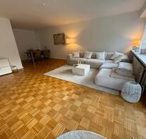 4-Zimmer-Wohnung Lübeck: Balkon, EBK, Carport, ab 01.10. frei