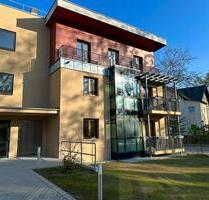 Bezugsfrei: Lichtdurchflutete 2-Zimmer-Wohnung auf ca. 70 m² mit Aufzug, Balkon, hohen Decken, Tiefgarage, energieeffizient! - Lübben (Spreewald)