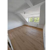 Geschmackvolle 3-Zimmer-DG-Wohnung mit gehobener Innenausstattung - Mühlheim am Main