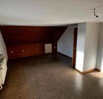 Schöne 2,5-Zimmer-Dachgeschosswohnung mit Nebenraum – renoviert - Kamen