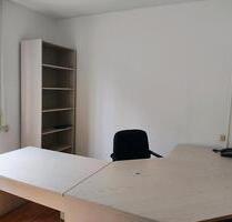 Helles Büro - 150,00 EUR Kaltmiete, ca.  16,00 m² in Hildburghausen (PLZ: 98646)