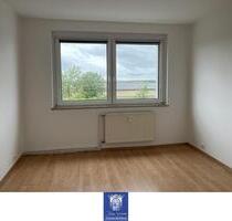 Sehenswerte 3-Zimmerwohnung mit Balkon in herrlicher grüner Umgebung! - Ebersbach