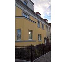 Geräumige 3-Raumwohnung mit kleinem Balkon und Gartenanteil am Königsplatz - Staßfurt