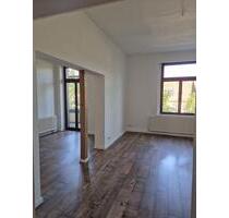 2 Raum Wohnung 95qm mit Balkon - 920,00 EUR Kaltmiete, ca.  95,00 m² in Ilmenau (PLZ: 98693)