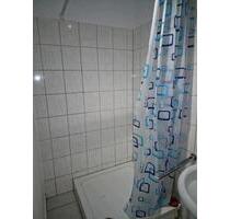 Zimmer mit Dusche - 330,00 EUR Kaltmiete, ca.  15,00 m² in Bad Nauheim (PLZ: 61231)