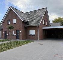 IMMOBILIEN GUMNIOR präsentiert: neuwertige Doppelhaushälfte in Emsbüren mit Garten und Carport