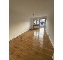Frisch renovierte 2-Zi.-Whg. mit Balkon & Aufzug – sofort frei - Karlsruhe
