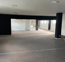 Büros Praxis oder eigene Ideen - 1.400,00 EUR Kaltmiete, ca.  235,00 m² in Northeim (PLZ: 37154)