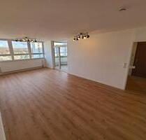 Komplett renovierte 2,5-Zi.-Wohnung mit Bad, Gäste-WC & neuer Einbauküche in Darmstadt