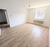**Was will man mehr? +frisch gestrichen +neuer Laminat +neues Tageslichtbad +eigener Garten** - Marl Alt-Marl