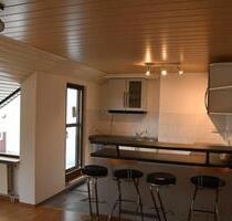 Provisionsfrei! 3-Zimmer-DG-Wohnung mit Loggia, Stellplatz, EBK - Niefern-Öschelbronn