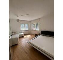 Helle, frisch renovierte 1,5-Zimmer-Wohnung mit Balkon - Frankfurt am Main Gallus