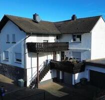 2-Fam Wohnhaus 184qm Wohnfläche + 90qm Keller mit 3 Garagen - Haibach