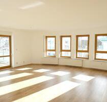 Tolle, helle 3-Raum-Wohnung mit großem Balkon & PKW-Stellplatz in ruhigem Wohngebiet in Annaberg - Annaberg-Buchholz