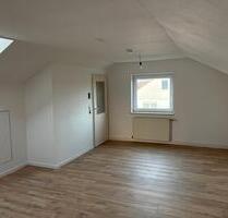 Helle 2-Zimmer-Dachgeschosswohnung im Zweifamilienhaus Achstetten - Erbach