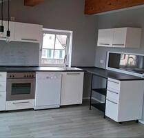 ZWEI ZIMMER DG WOHNUNG - 900,00 EUR Kaltmiete, in Roth (PLZ: 91154)