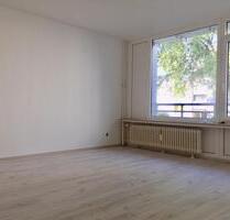 Moderne 3-Zimmer-Wohnung mit grauem Laminat in Monheim am Rhein