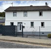 Helles Einfamilienhaus mit Scheune und Garten zu verkaufen - Schalkenbach