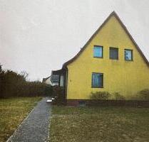 Einfamilienhaus mit Sanierungsbedarf in Sackgassenlage mit Garage - Lehre