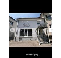 Wohnhaus mit Lokal - 629.000,00 EUR Kaufpreis, in Laupheim (PLZ: 88471)
