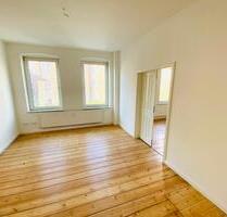 Zentrale Lage: Helle, sanierte 3 Zimmer Altbauwohnung mit Balkon - Flensburg Altstadt