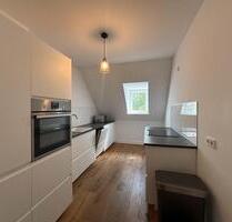 *ELEGANT 4-ROOM APARTMENT IN PRIME VILLA DISTRICT, JUST 4 MINUTES FROM THE CITY * 4-Room, 2-Bed, 1-Full Bath, AC, - Wiesbaden Südost