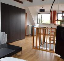 MÖBLIERTES 1-ZIMMER-DACHGESCHOSS-APARTMENT MIT GROßEM GARTEN - Berlin Reinickendorf