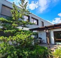 Großzügiges Einfamilienhaus mit Garten in Viernheim-Ost! Stilvolles Wohnen in Top-Lage!